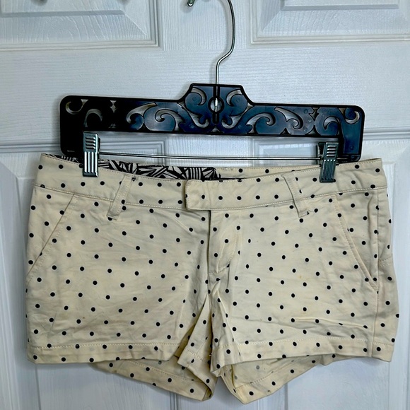 Volcom black-and-white polkadot shorts. Size 5. - Picture 1 of 8